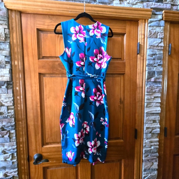 VENUS FLORAL SLEEVELESS DRESS WITH BELT SIZE L - Picture 3 of 4
